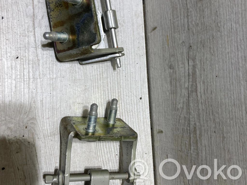 Ford Fiesta Tailgate/trunk/boot hinge 