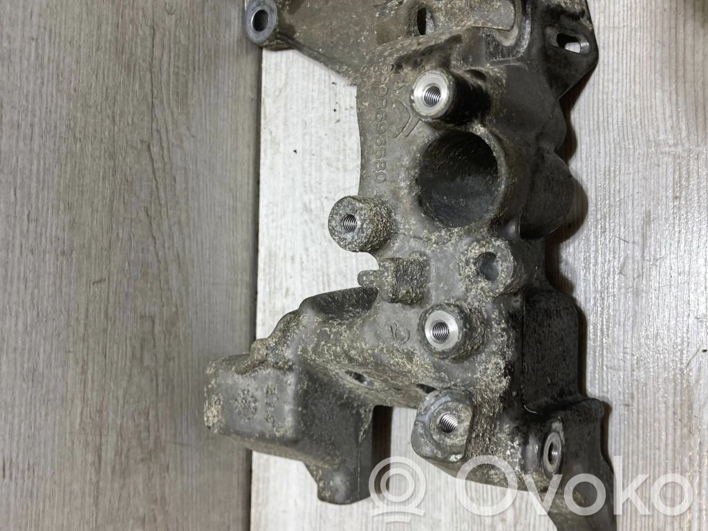 Citroen C3 Aircross Engine mounting bracket 