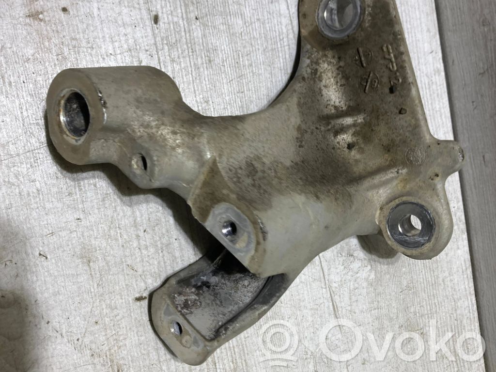 Renault Megane IV Engine mounting bracket 