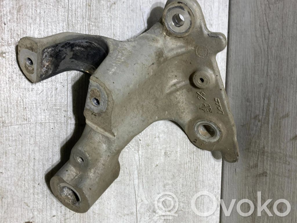 Renault Megane IV Engine mounting bracket 