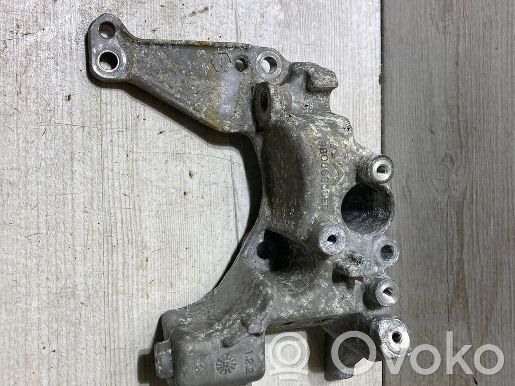 Citroen C3 Aircross Generator/alternator bracket 