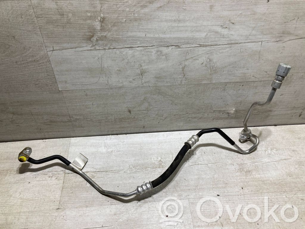 Audi A4 S4 B9 Ilmastointilaitteen putki (A/C) 