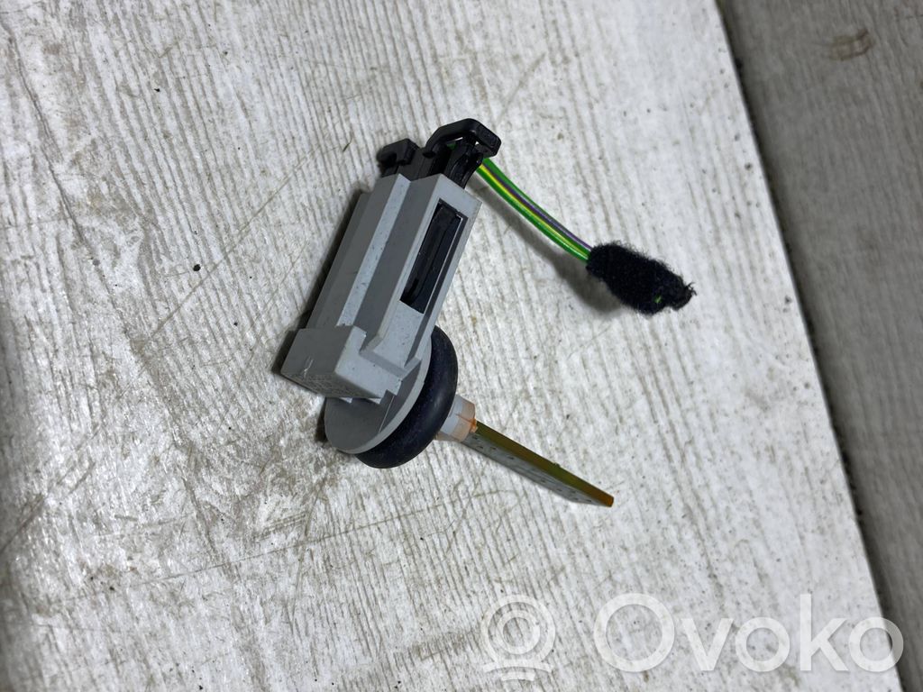 Interior temperature sensor   3D0907543A