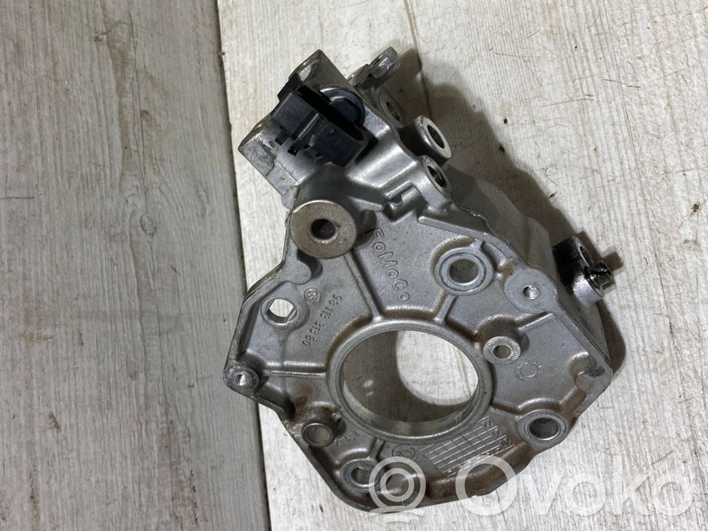 Ford Focus Fuel pump bracket 