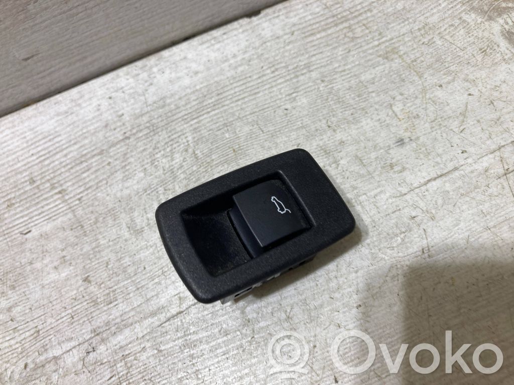 BMW X1 F48 F49 Tailgate opening switch 