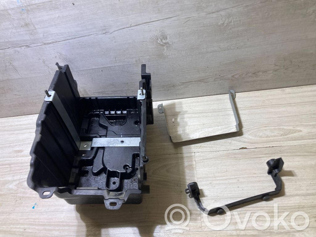 Ford Fiesta Bandeja para la caja de la batería 