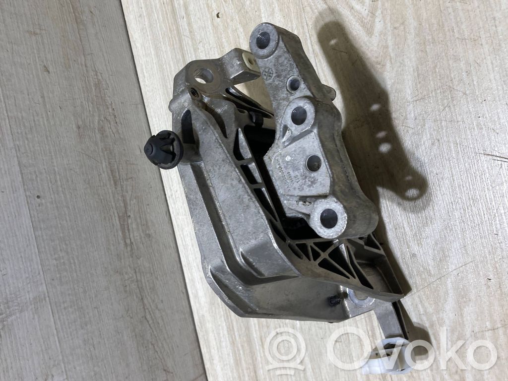 BMW 1 F70 Engine mounting bracket 