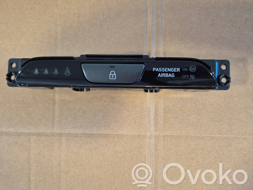 Hyundai i30 Central locking switch button 