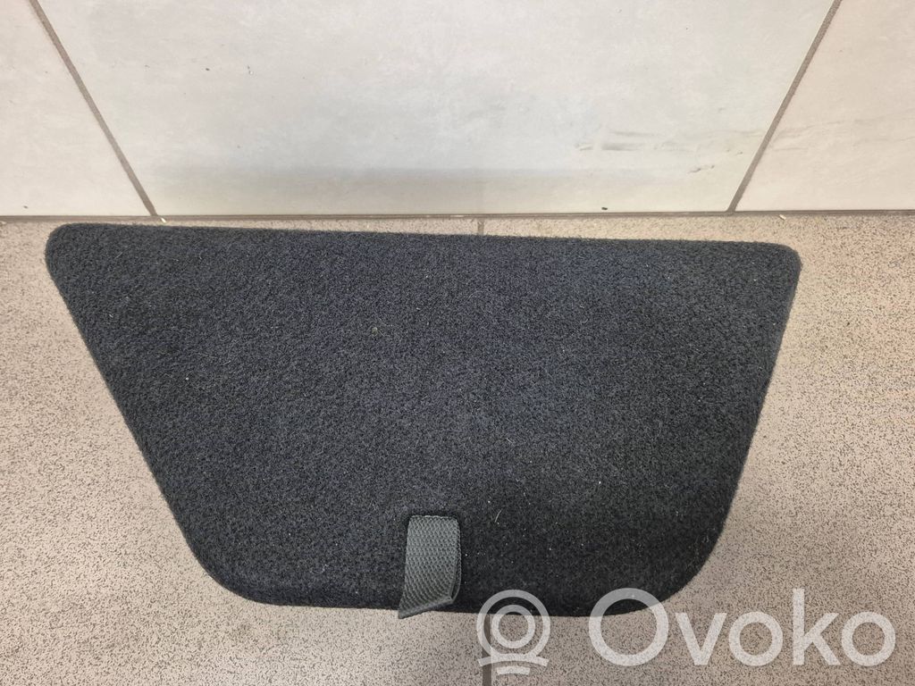 Hyundai i30 Guantera en el maletero 