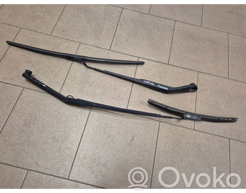 Front wiper blade arm