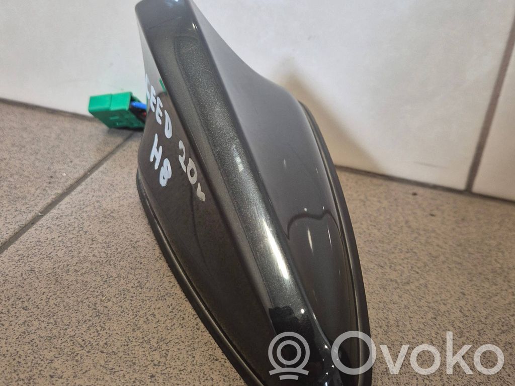 KIA Ceed GPS-pystyantenni 