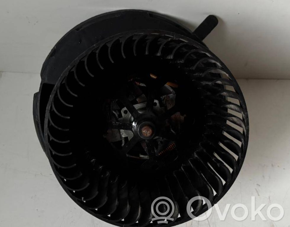 Volkswagen Golf V Pečiuko ventiliatorius/ putikas 