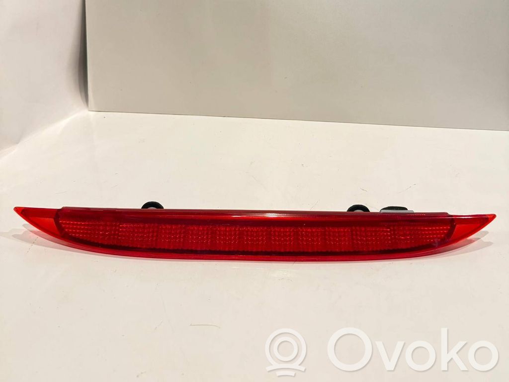 Third/center stoplight   135V24W,923140957