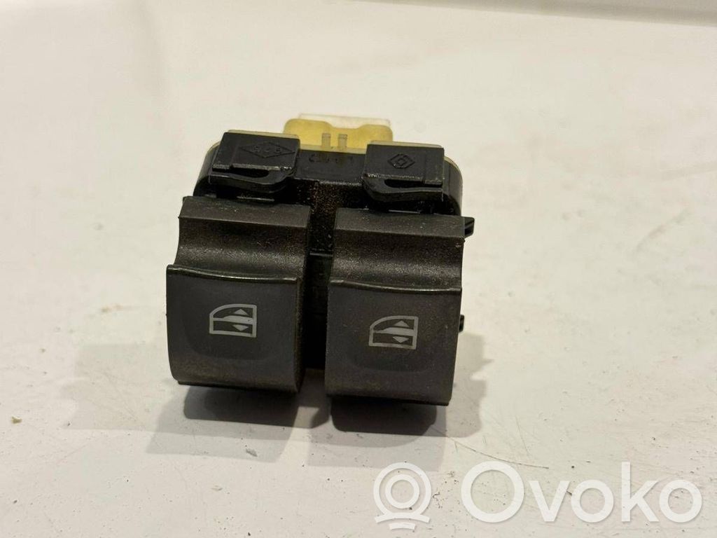Renault Clio IV Electric window control switch 