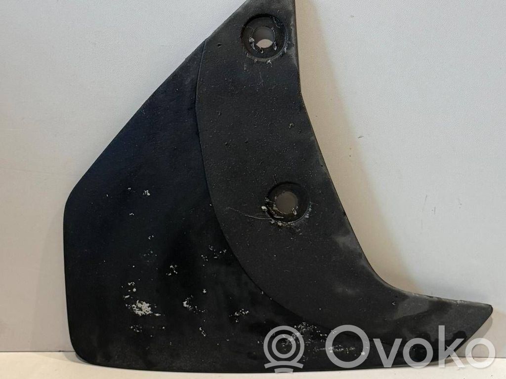 Tesla Model Y Eturoiskeläppä 