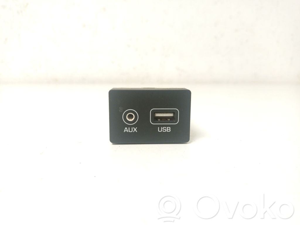 Hyundai Tucson TL USB-pistokeliitin 