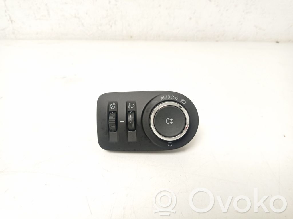Light switch   13493474