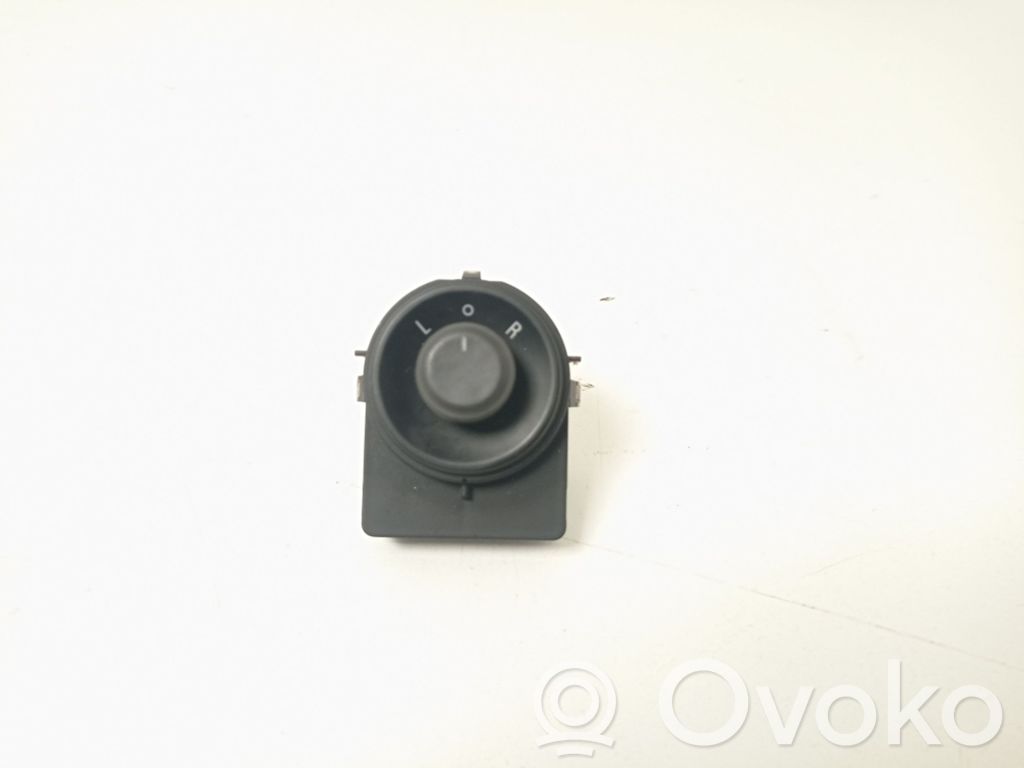 Chevrolet Trax Wing mirror switch 