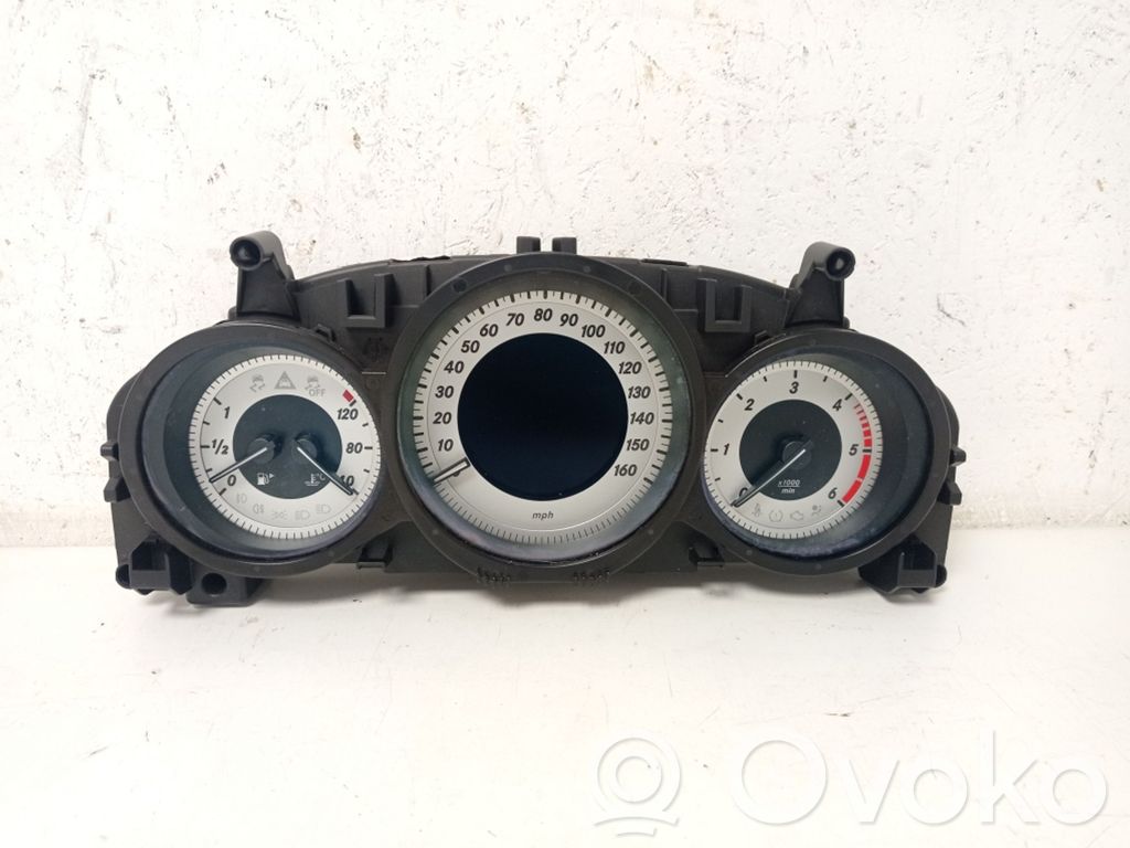 Mercedes-Benz C W204 Vitezometru (grup de instrumente) 