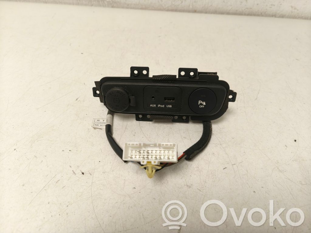 Enchufe conector USB   936003U910