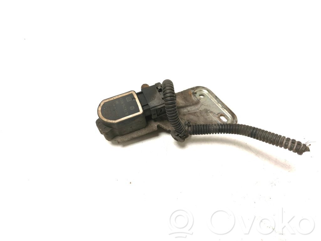 Mercedes-Benz E W212 Czujnik poziomu zawieszenia pneumatycznego osi przedniej 