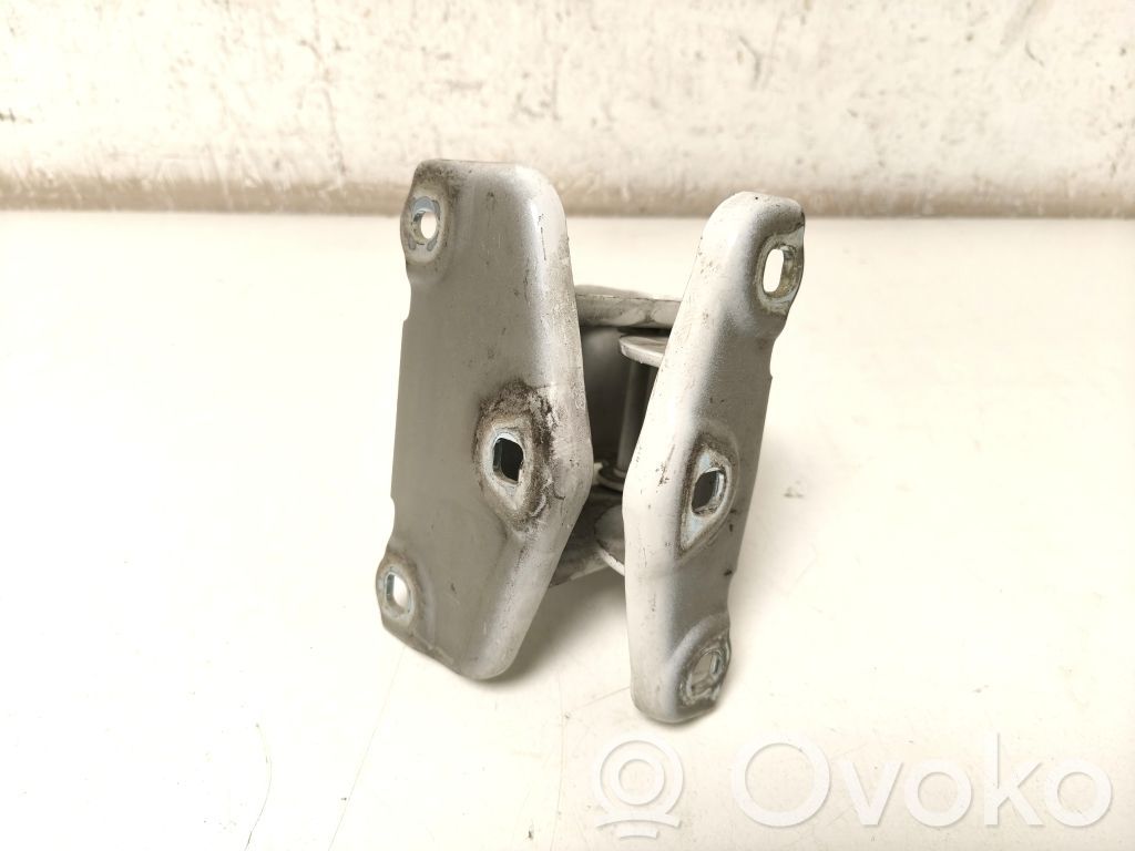 Loading door upper hinge   904006707R,93458938