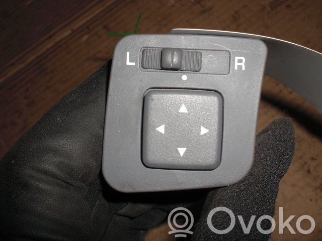 Wing mirror switch