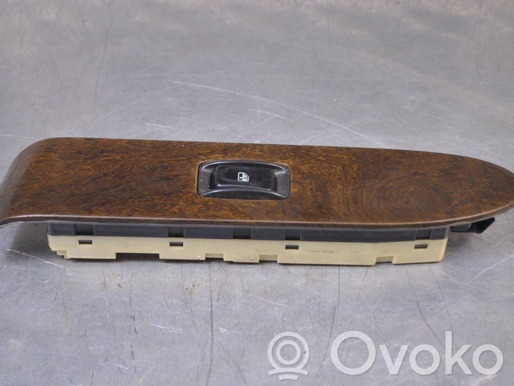 Mitsubishi Sigma Electric window control switch 