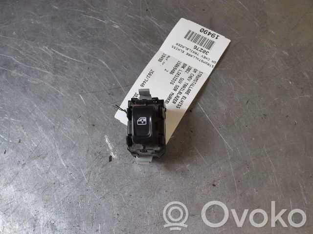 Chevrolet TrailBlazer Electric window control switch 