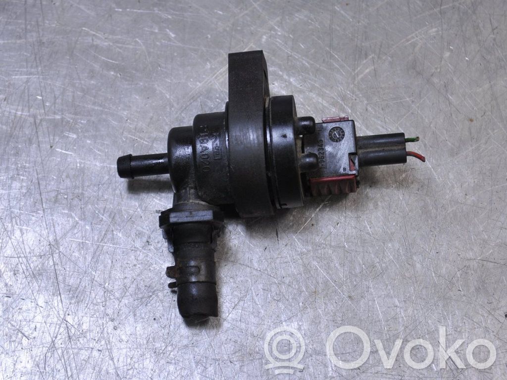 Vacuum valve   4670477