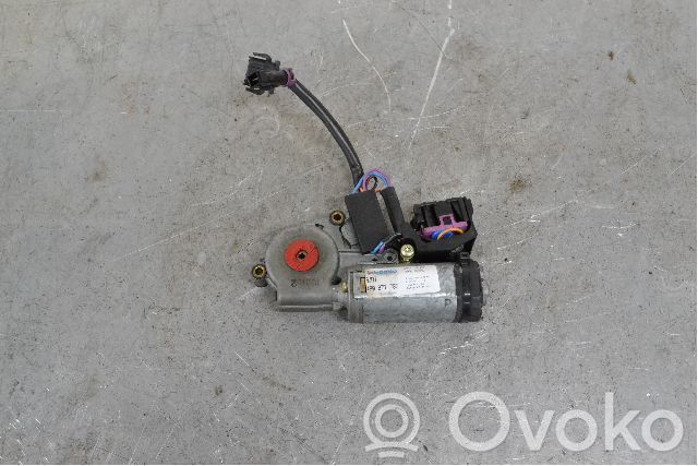 Moottori/käyttölaite   4A0877795