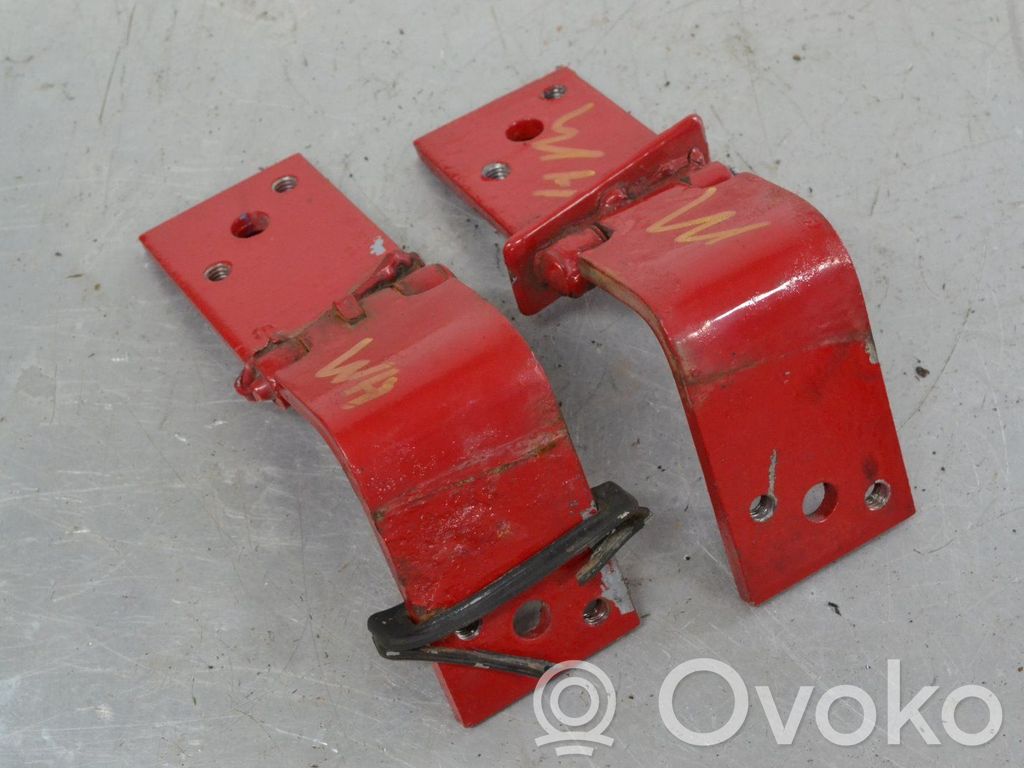 Front door upper hinge   VREUNDRE