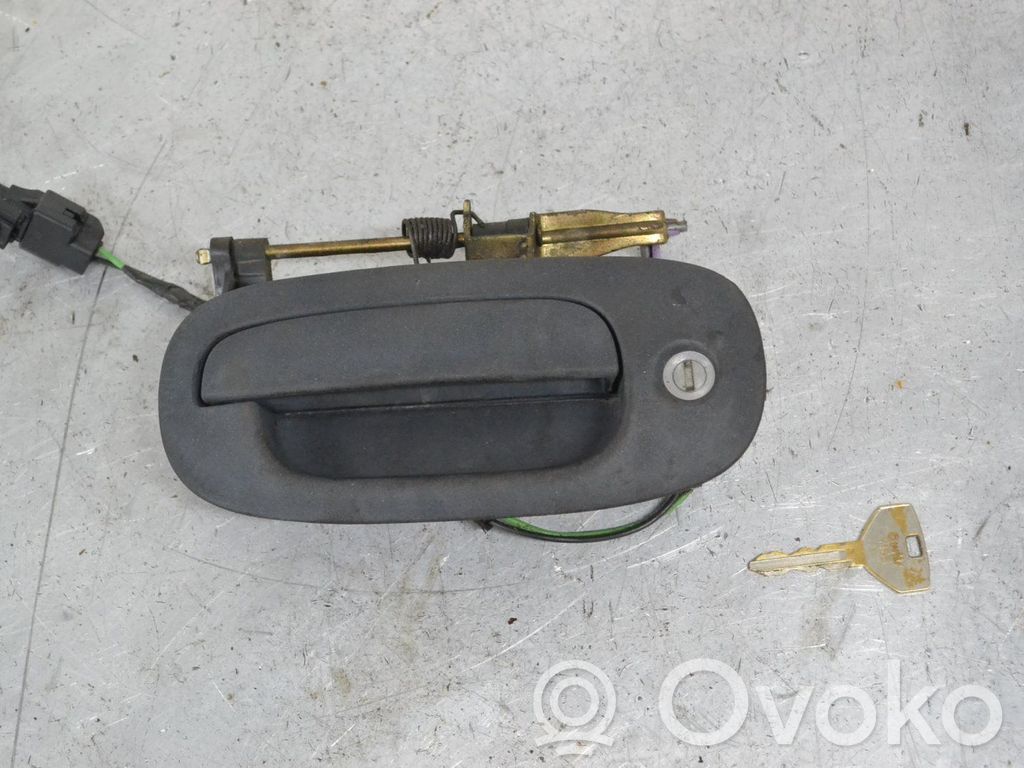 Manecilla externa puerta delantera