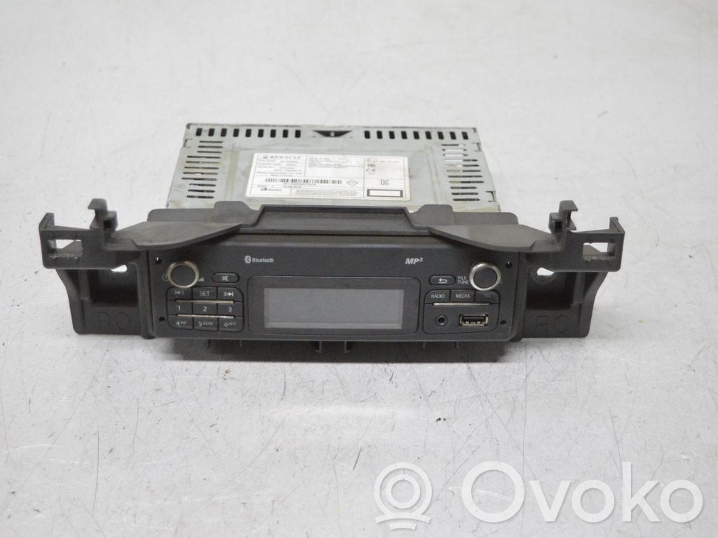 Renault Kangoo II Panel / Radioodtwarzacz CD/DVD/GPS 