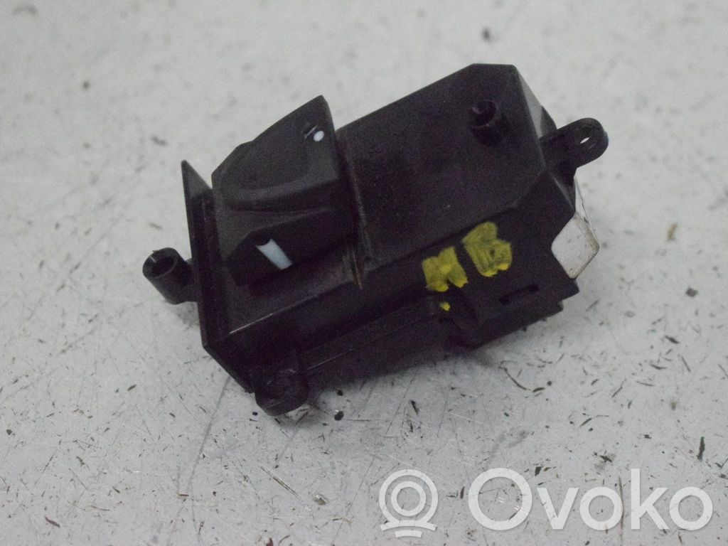 Electric window control switch   M31538