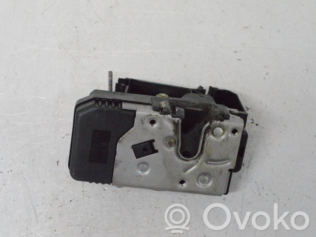 Renault Trafic II (X83) Cierre/cerradura/bombín del maletero/compartimento de carga 