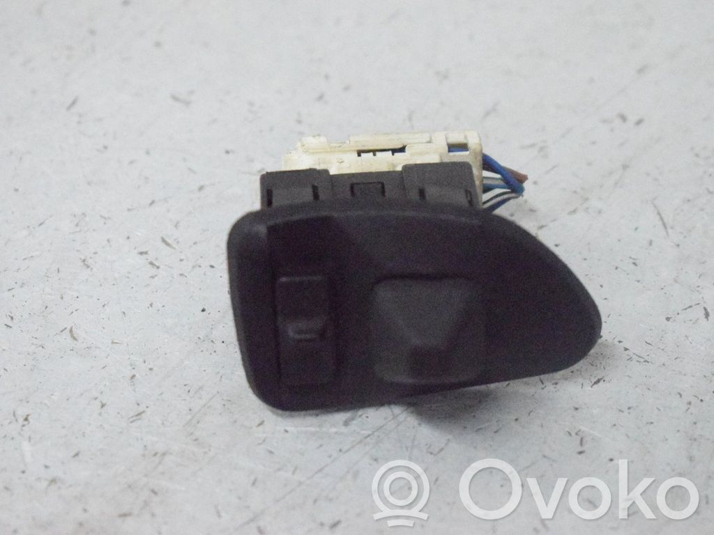 Wing mirror switch   1378441
