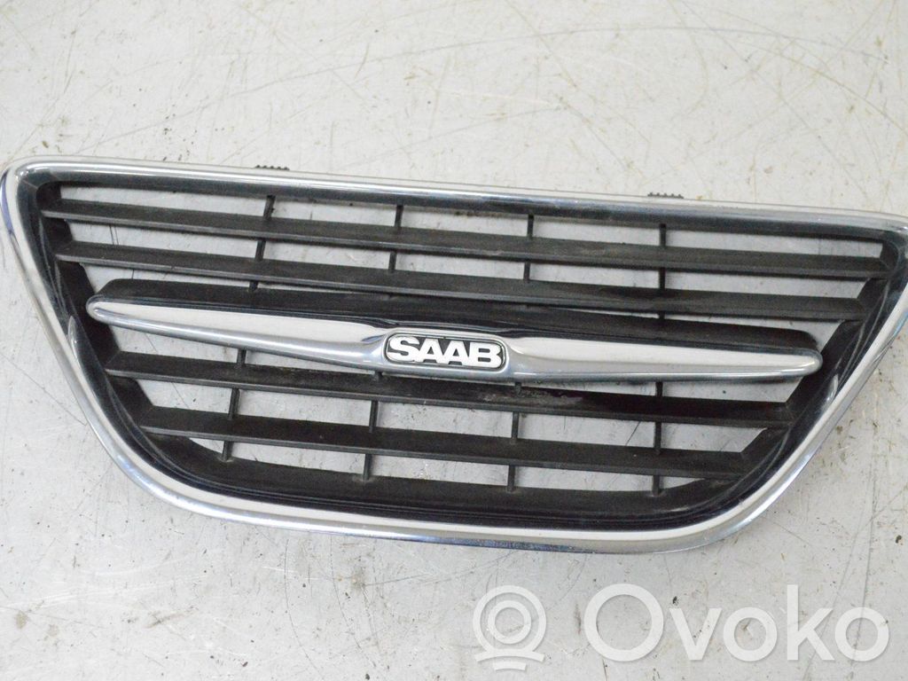 Front bumper lower grill   5142856