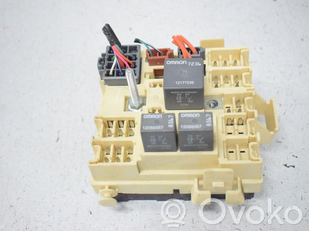 Chevrolet Silverado Fuse module 