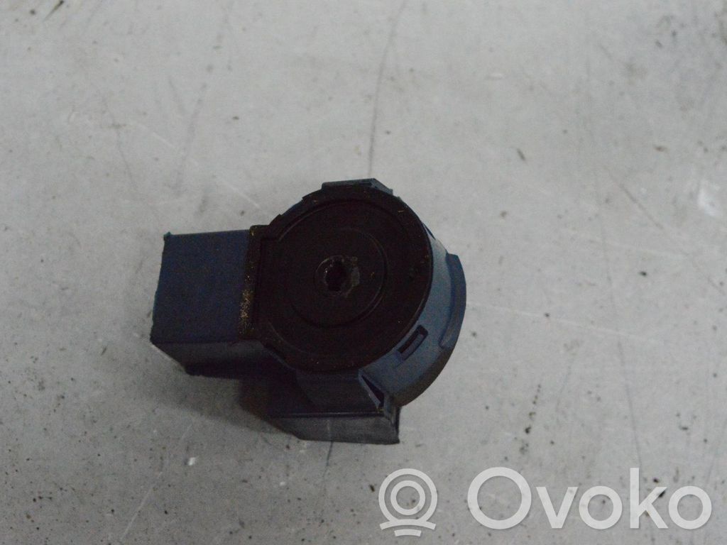Steering wheel lock   1S7T1157AD