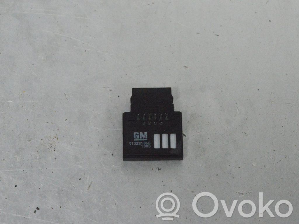 Interior temperature sensor   13231068