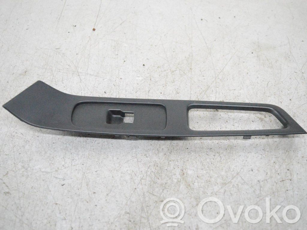 Volvo XC60 Front door card panel trim 