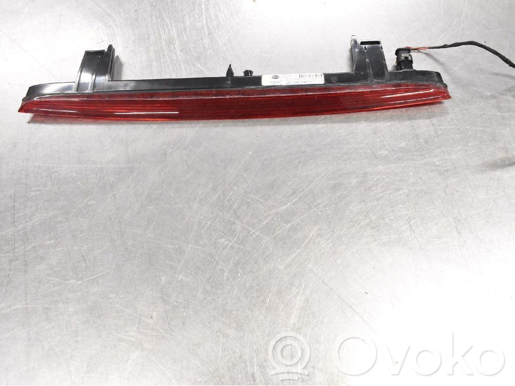 Kolmas/lisäjarruvalo   4K9945097