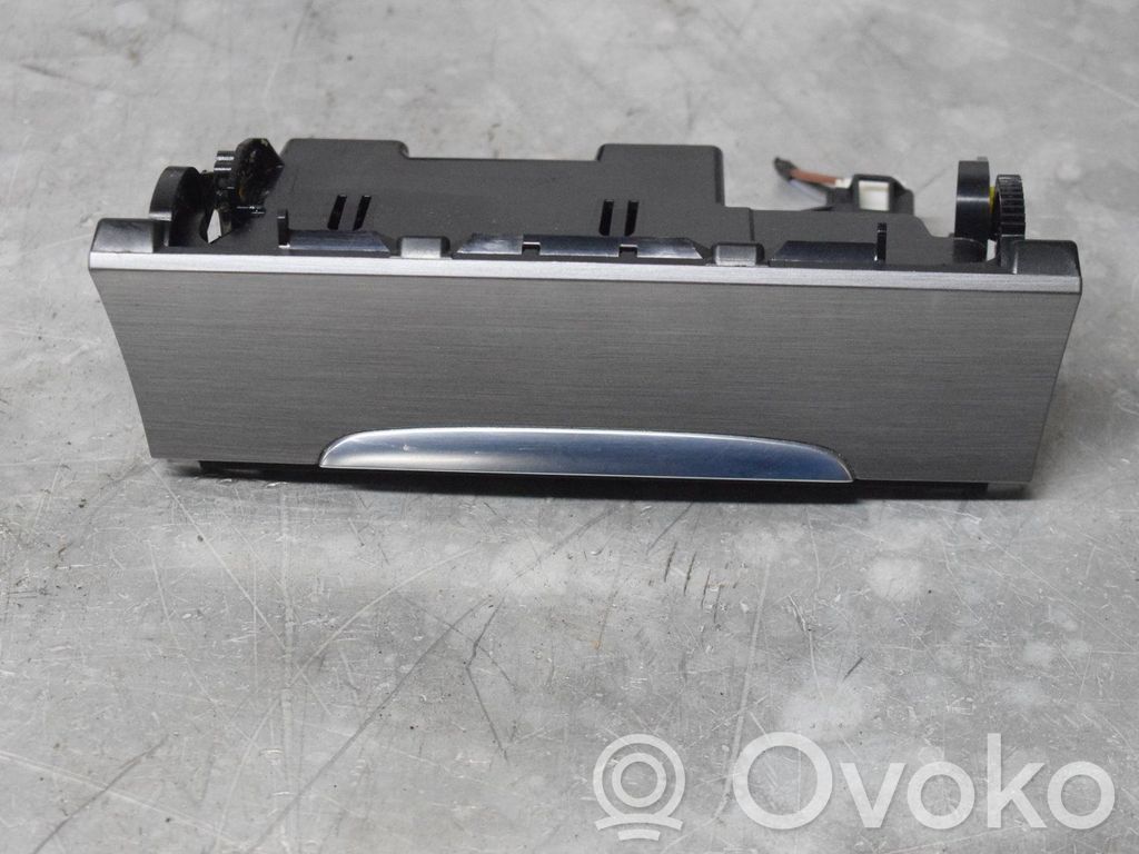 Volkswagen PASSAT B7 Accendisigari per auto 