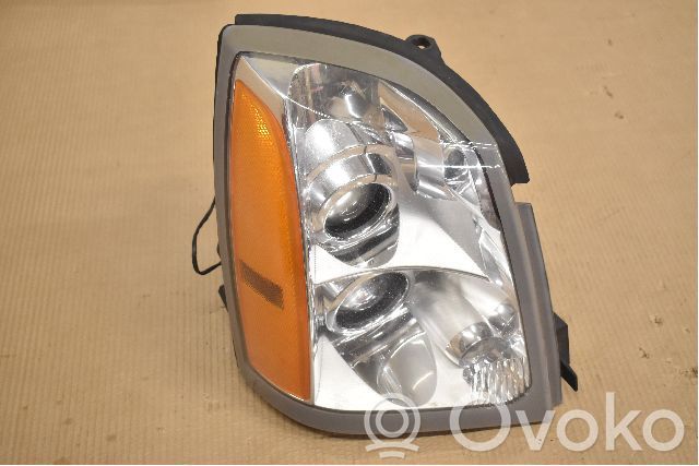 Cadillac SRX Lampa przednia 