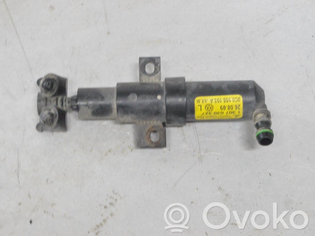 Volkswagen PASSAT B6 Ugello a spruzzo lavavetri per faro
