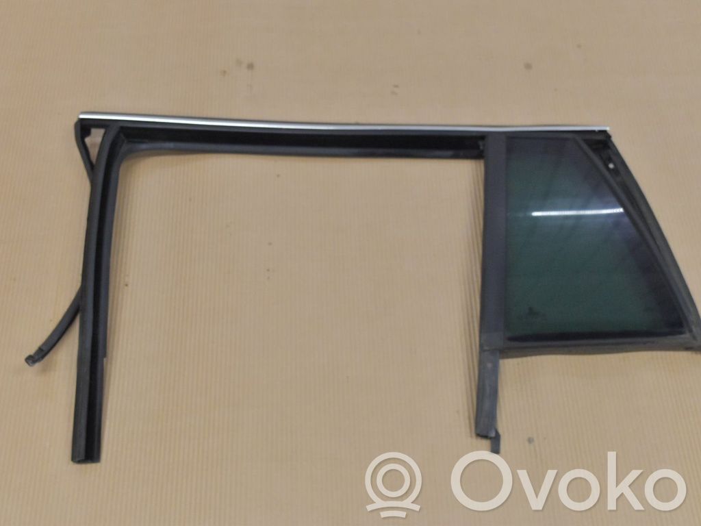 Skoda Superb B6 (3T) Ventanilla de ventilación de la puerta trasera 