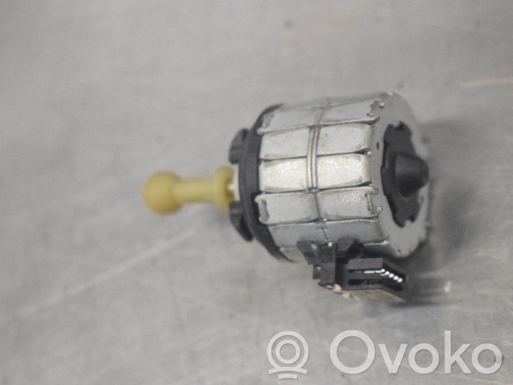 BMW 1 E82 E88 Moteur de réglage du niveau des phares