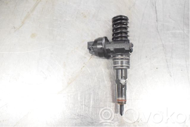Volkswagen PASSAT B5.5 Inyector de combustible 