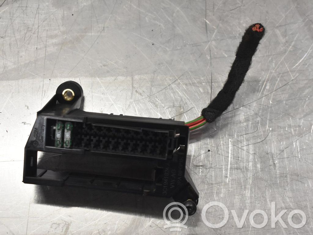 Volkswagen PASSAT B7 Módulo de fusible 